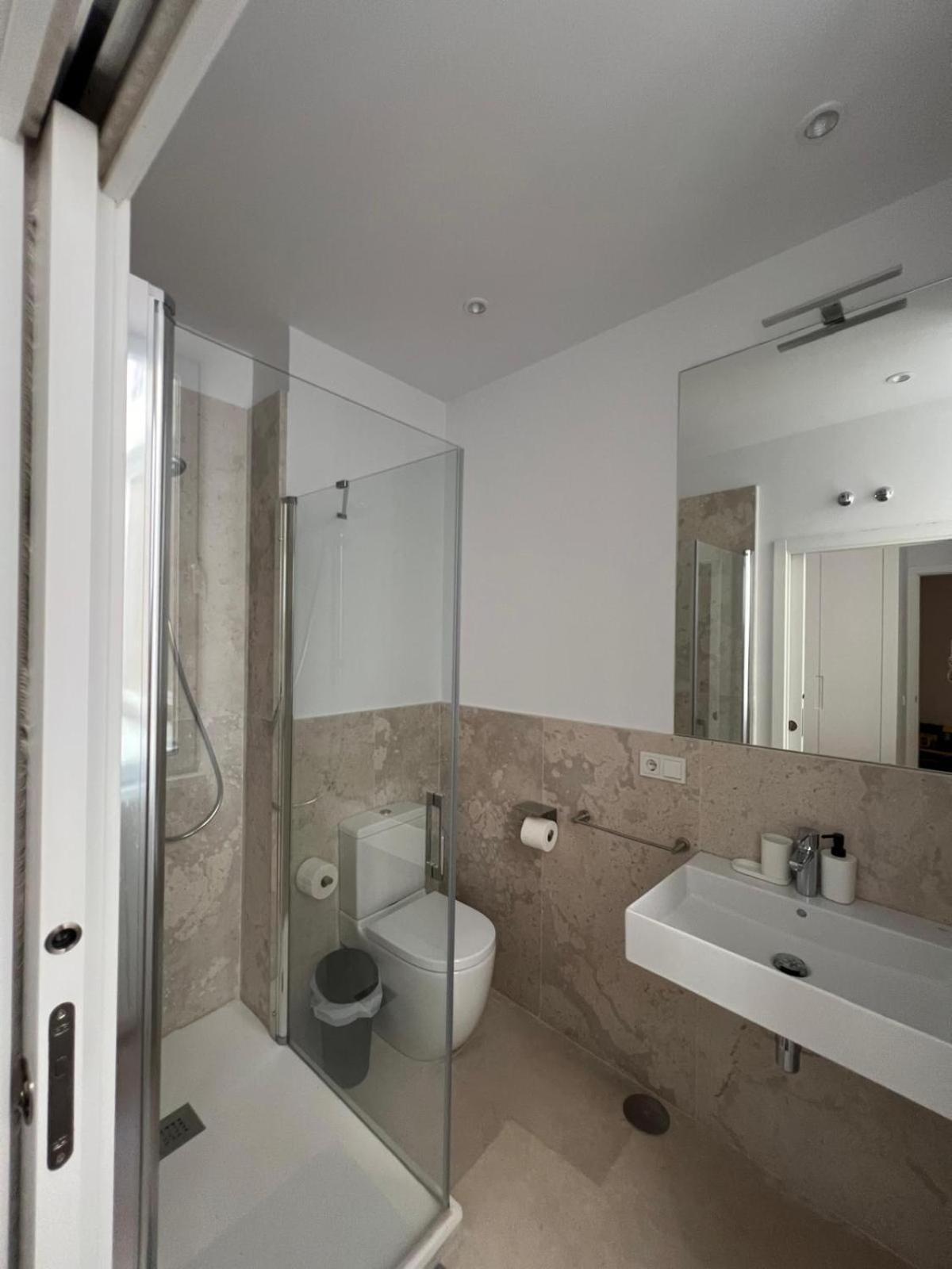 Private Rooms In Magdalena Street Madrid Exterior foto