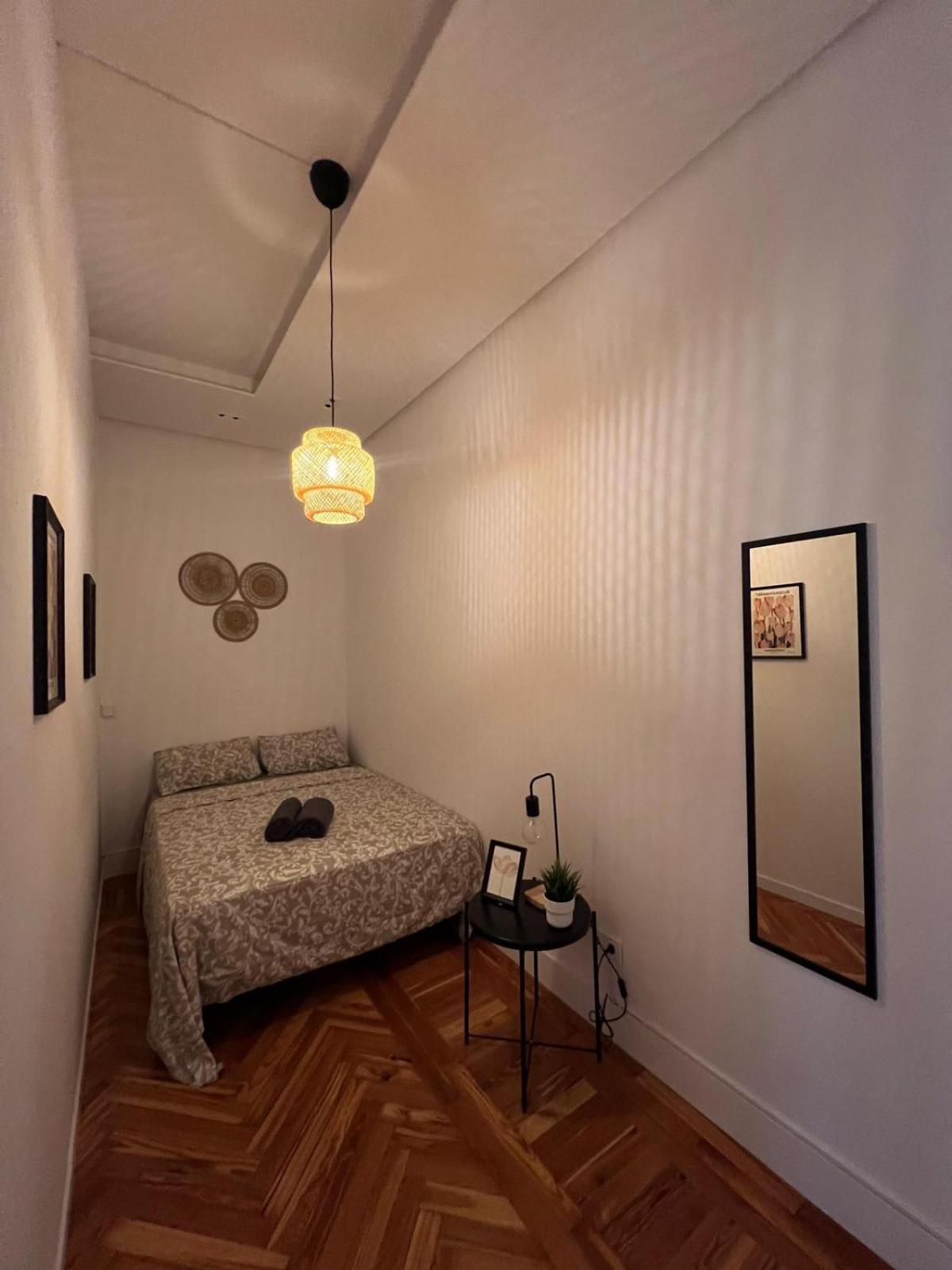 Private Rooms In Magdalena Street Madrid Exterior foto