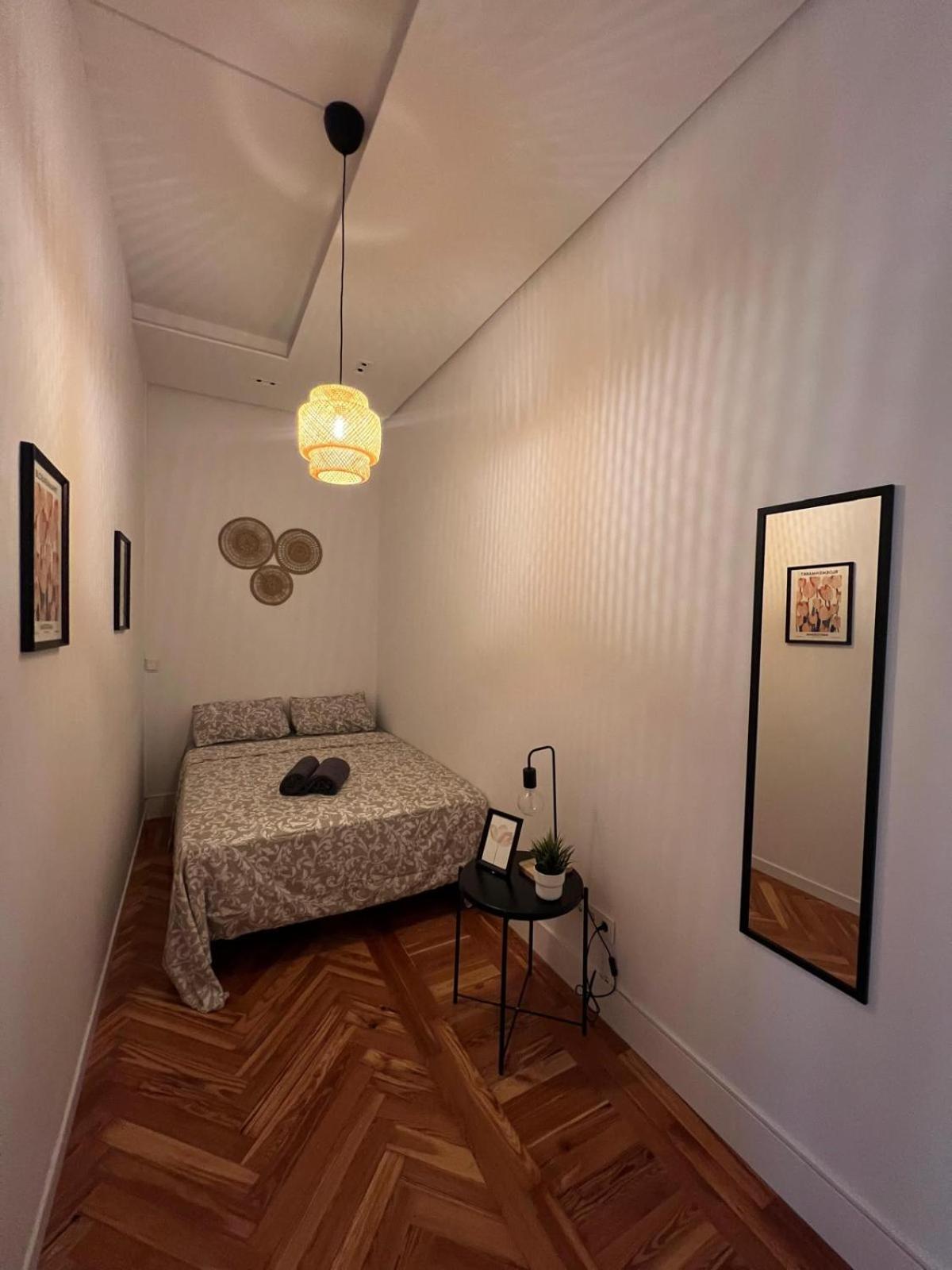 Private Rooms In Magdalena Street Madrid Exterior foto